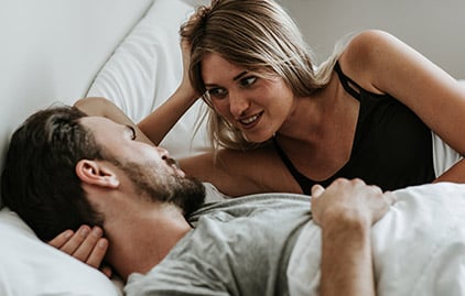 Mann und Frau verliebt