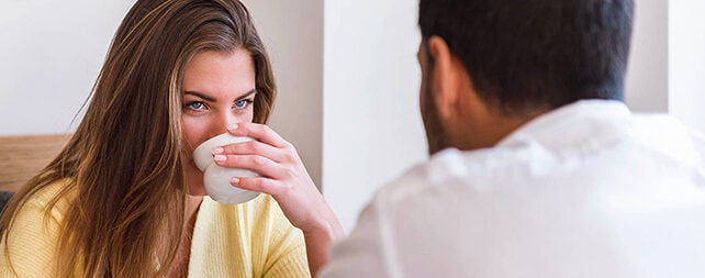 Frau verliebt Männer in sich